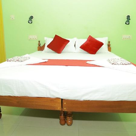 Shirleys Beach Hotel โกวาลัม ภายนอก รูปภาพ
