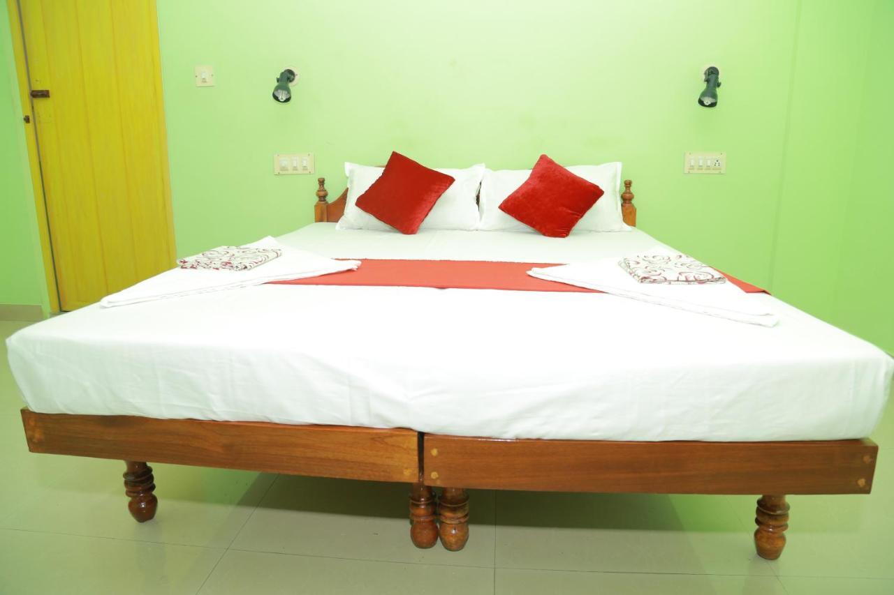 Shirleys Beach Hotel โกวาลัม ภายนอก รูปภาพ